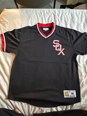 Mitchell & Ness Black White Red Sox V-Neck Jersey. M medium.